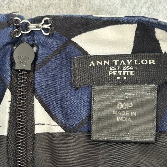 ANN TAYLOR Petite Pencil Skirt 00P Blue White Black Geo Print Cotton Blend Lined - Picture 3 of 7